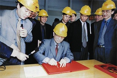 2002年4月3日，时任浙江省省长柴松岳视察888集团电子游戏工业园