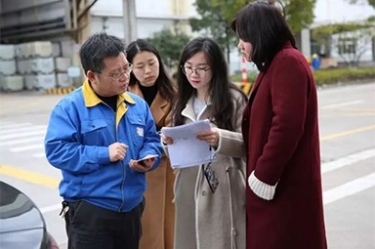浙江省水利厅水资源治理处副调研员沈仁英携浙江日报记者等莅临888集团电子游戏调研采访