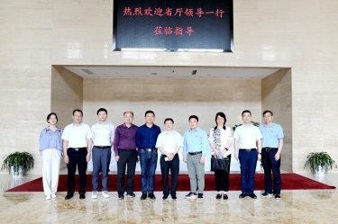 省人力社保厅二级巡视员陈荣华一行莅临888集团电子游戏纸业调研人才工作