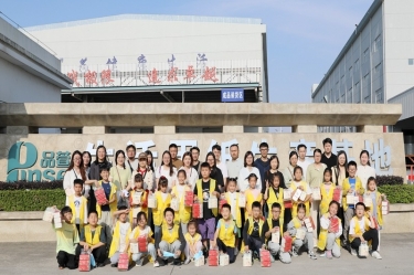 探寻古法技艺 感触造纸朝气 |“幼脚走平湖”之“纸业达人”亲子研学活动走进888集团电子游戏纸业